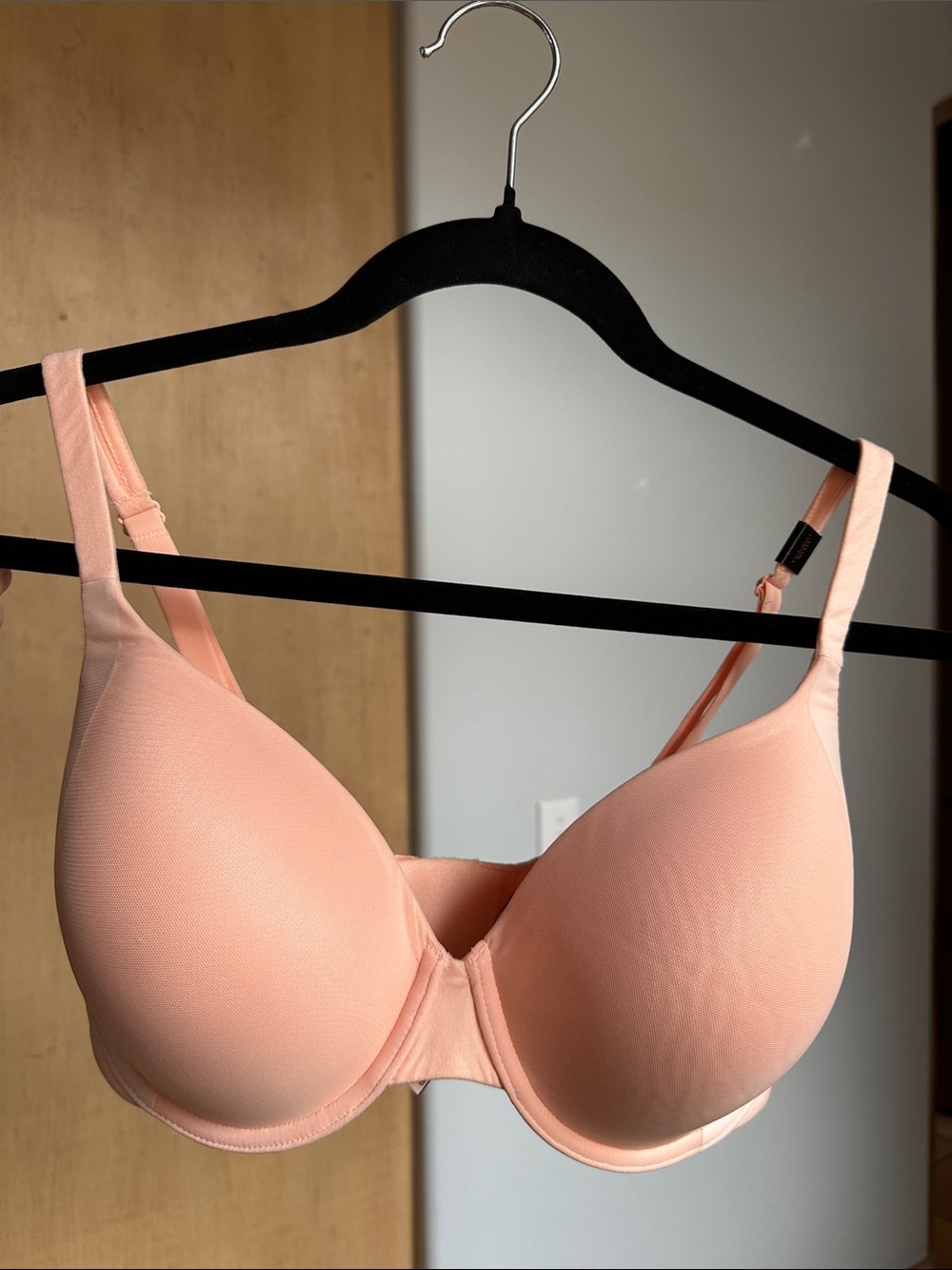 Victoria's Secret body by Victoria Lined Perfect Coverage T-shirt bra 34DDD